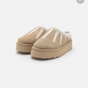 UGG Tazz Sunwave in mustard seed, NIB, women’s size 9